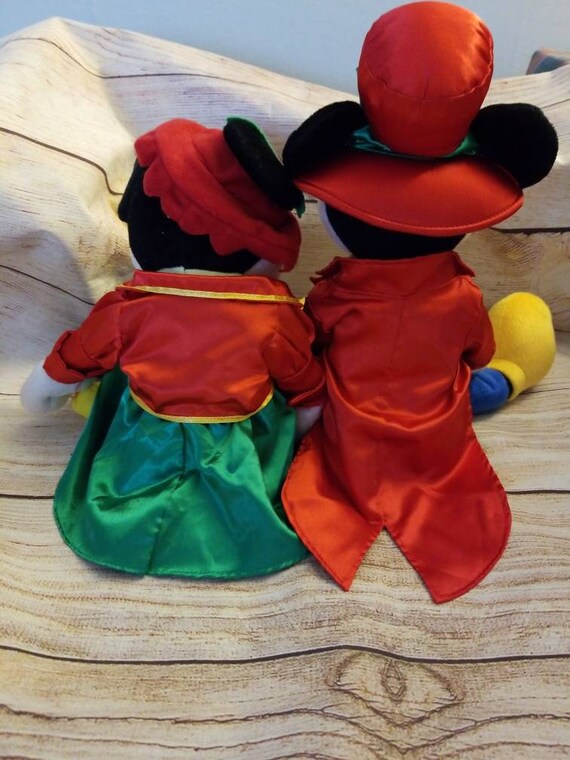 RARE Vintage Mickey and Minnie Christmas Carolers EUC Musical