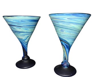 Copas de cristal fenicio artesanales – Copas de cóctel con espiral azul, par de copas artesanales