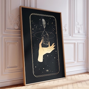 Tarotprint: VIII Strength (premium giclee-kunstafdruk van zwart-gouden tarotkaart) moderne spirituele muurkunst / woondecoratie beschikbaar ingelijst