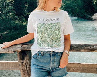 WILLIAM MORRIS - Willow Bough - T-Shirt made from 100% Organic Cotton, featuring Textile Art Exhibition Design - White / Vintage Beige