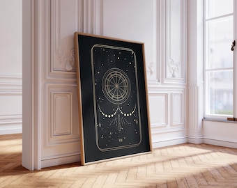 Puede incluir: Un cuadro rectangular con marco que presenta un fondo negro con líneas doradas. El diseño incluye un patrón geométrico circular central, una serie de puntos pequeños dispuestos en curva y el número romano VII en la parte inferior.