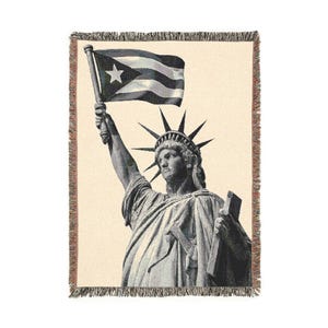 Statue of Liberty Woven Blanket | Cozy Home Decor | Great for Independence Day, New Home Gift, or Patriotic Celebrations, Throw [...]