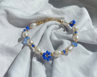 Blue beaded flower freshwater pearl bracelet, 14kt gold bracelet, daisy flower pearl bracelet, daisy bracelet, gift for her, gold bracelet