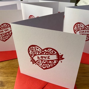 Corazón - Tarjeta de felicitación en blanco con sobre - varios subtítulos - San Valentín - aniversario - gracias - amor - franqueo gratis en el Reino Unido