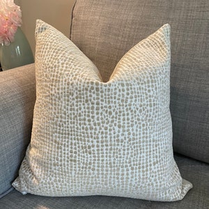 NEU! Creme & Beige Designer Dekorative Kissenbezug - Strukturierter Kissenbezug - Neutrales Dekokissen - Creme mit Beige texturierten Chenille Kreisen