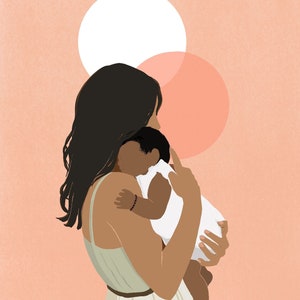 Op de afbeelding: Digitale illustratie van een moeder die een baby vasthoudt. De moeder heeft lang zwart haar en draagt een lichtgroene jurk. De baby draagt een witte romper. De achtergrond is perzikkleurig met twee overlappende cirkels.