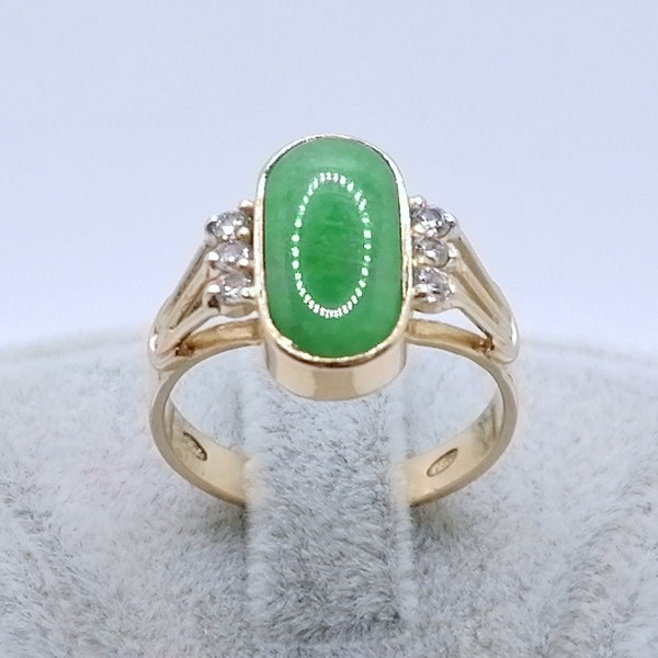 Ring Gold 750er mit Jade Cabochon und Zirkonia Gr. 53