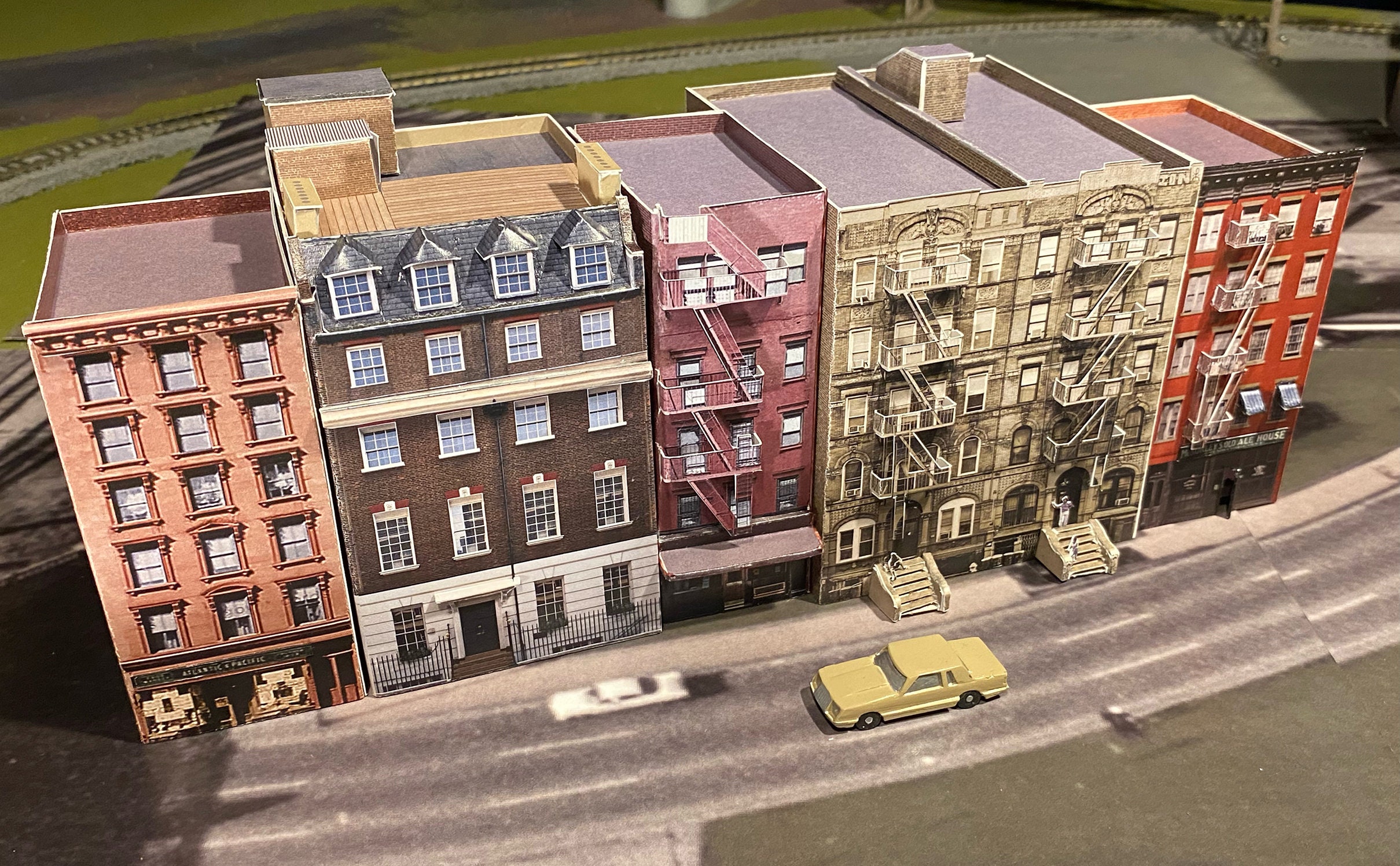 N Scale City Block Kit – (5) Five detailed model buildings (1:160)  NO PAINTING REQUIRED!