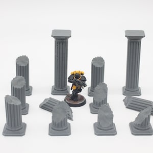 Terreno sparso con pilastri gotici stampato in 3D per miniature da tavolo da 28 mm per wargame.