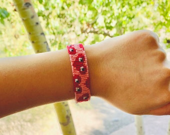 Heart eyes adjustable alpha friendship bracelet love VSCO pink and red adorable friendship tie woven bracelet winter summer