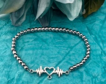 Silver Heartbeat Bracelet for Nurses – Beaded Medical Jewelry Gift with Heart and Pulse Charm, Cute Healthcare Appreciation Band