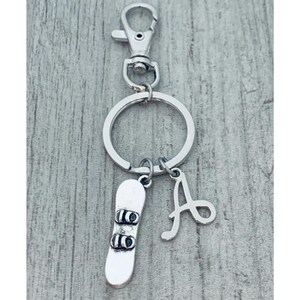 Personalized Snowboard Charm Keychain, Unisex Snowboarding Jewelry, Snowboarder Gift, Zipper Pull Charm Key Ring for Boys and Girls