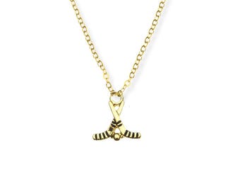 Gold Ice Hockey Necklace with Crossed Sticks and Heart Charm – Gift for Ice Hockey Players, Girls, Coaches or Team Spirit Jewelry