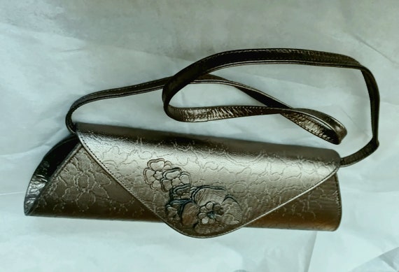 Silver evening bag with shoulder strap Clearance