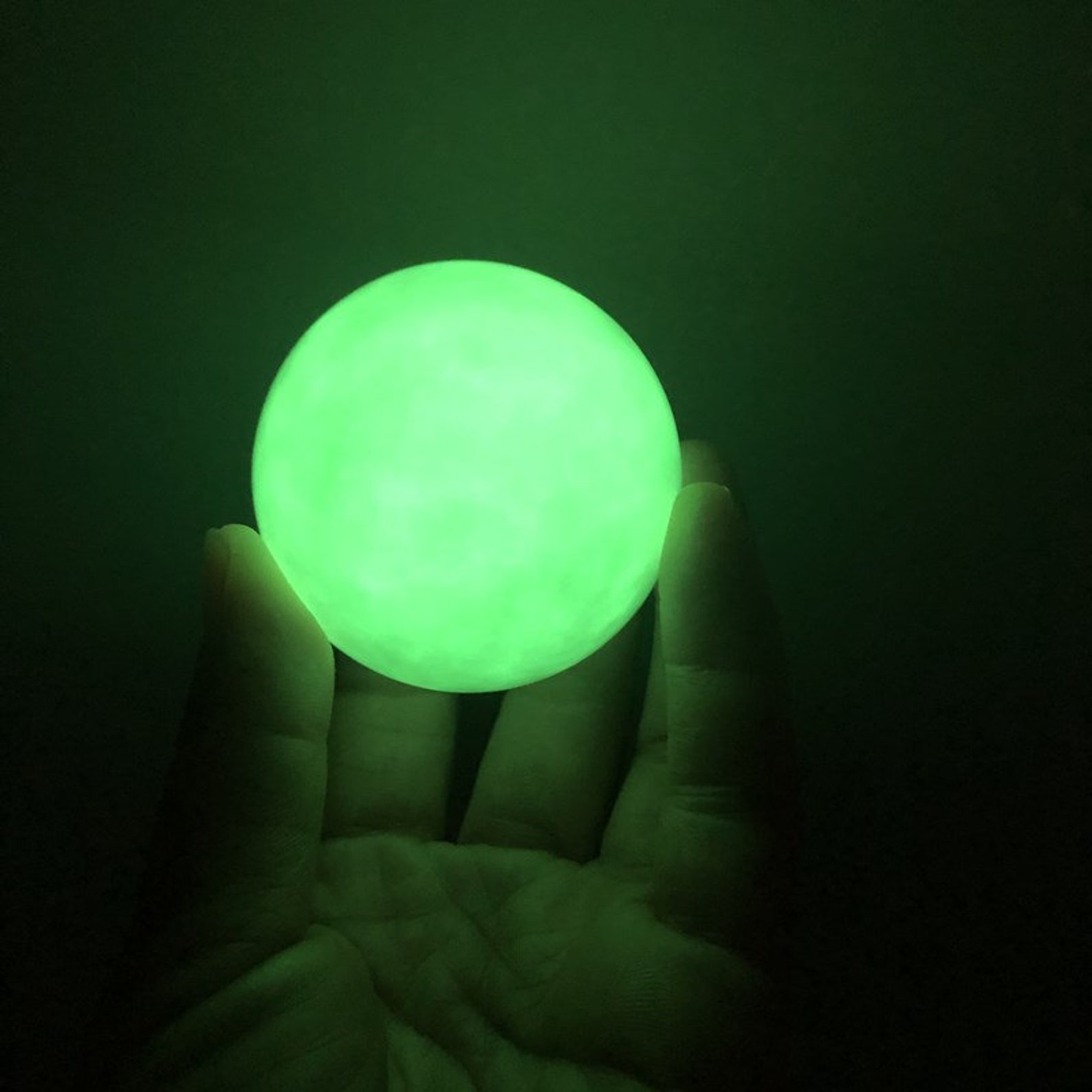 Natural Luminous Ishihara Specimens of Mineral Crystal Luminous Ball
