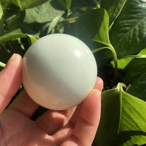 Natural Luminous Ishihara Specimens Of Mineral Crystal Luminous Ball Fluorescente