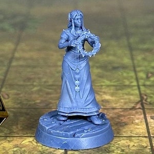 Female Noble - 32mm Scale - Unpainted Miniature for DnD, Pathfinder, Tabletop RPGs, Dioramas - STL Miniatures