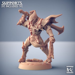 Ashen Alfar Inquisitor - Pose B - 32mm Scale - Unpainted Miniature