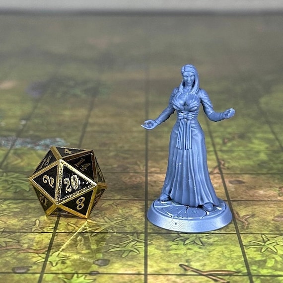 Human Female Noblewoman, Juliette - 2 Poses - 32mm Scale - Unpainted Miniature