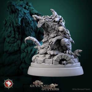 Puede incluir: Figura gris detallada de un hombre lobo con expresión de enfado, rodeado de varias ratas. El hombre lobo está posado sobre una estructura de piedra, con las palabras "Guts and Gutters" en la base.