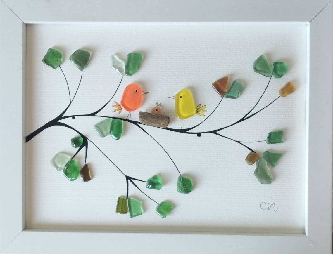Kleurrijke vogelfamilie - Zeeglaskunst - Unieke handgemaakte ingelijste - Kiezelschilderij - Vogelkunst