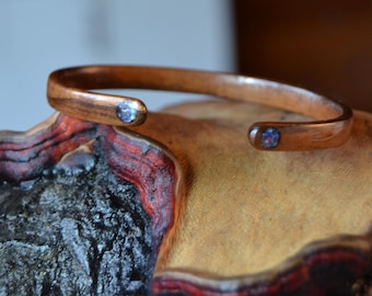 Handmade Oak Wood Cuff Bracelet with Natural Stone – Adjustable Wooden Bracelet, Minimalist Artisan Jewelry