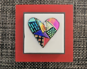 Geschmolzenes Dichroic Glasherz Wandkunst - Mosaik Herz in rotem Rahmen