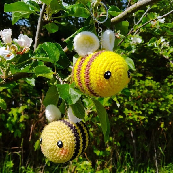 Bee key ring, handmade crochet