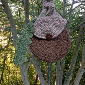 Acorn crossbody bag, pixie, fairycore, forestcore, cottagecore, squirrel, gnome, cosplay, crochet pattern (US, FR) image 8