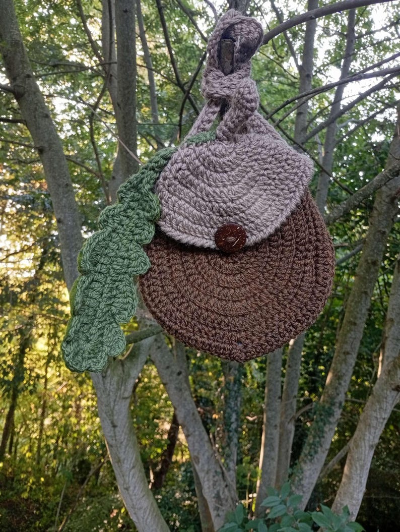 Acorn crossbody bag, pixie, fairycore, forestcore, cottagecore, squirrel, gnome, cosplay, crochet pattern (US, FR) image 8