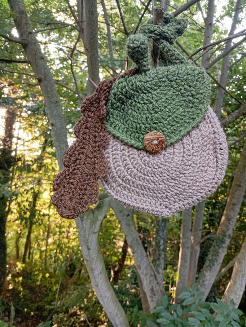 Acorn crossbody bag, pixie, fairycore, forestcore, cottagecore, squirrel, gnome, cosplay, crochet pattern (US, FR) image 7