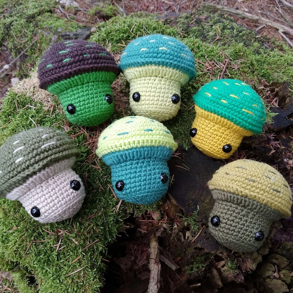 Portes clés champignons vert en coton, vegan, fait main au crochet