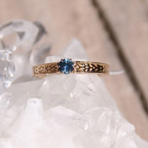 Herringbone Gold Montana Sapphire Ring