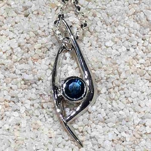 Montana Sapphire Open Pendant