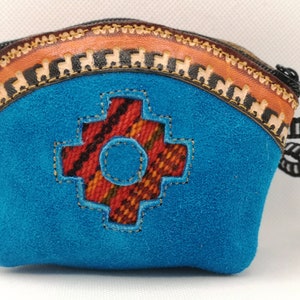 Vibrant main péruvienne fait petit sac à main zippé