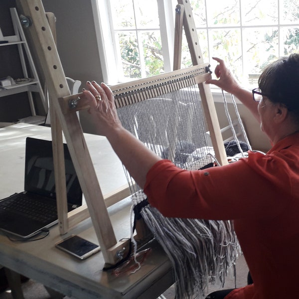 Comment fabriquer un métier à tisser à tapisserie réglable pour le tissage