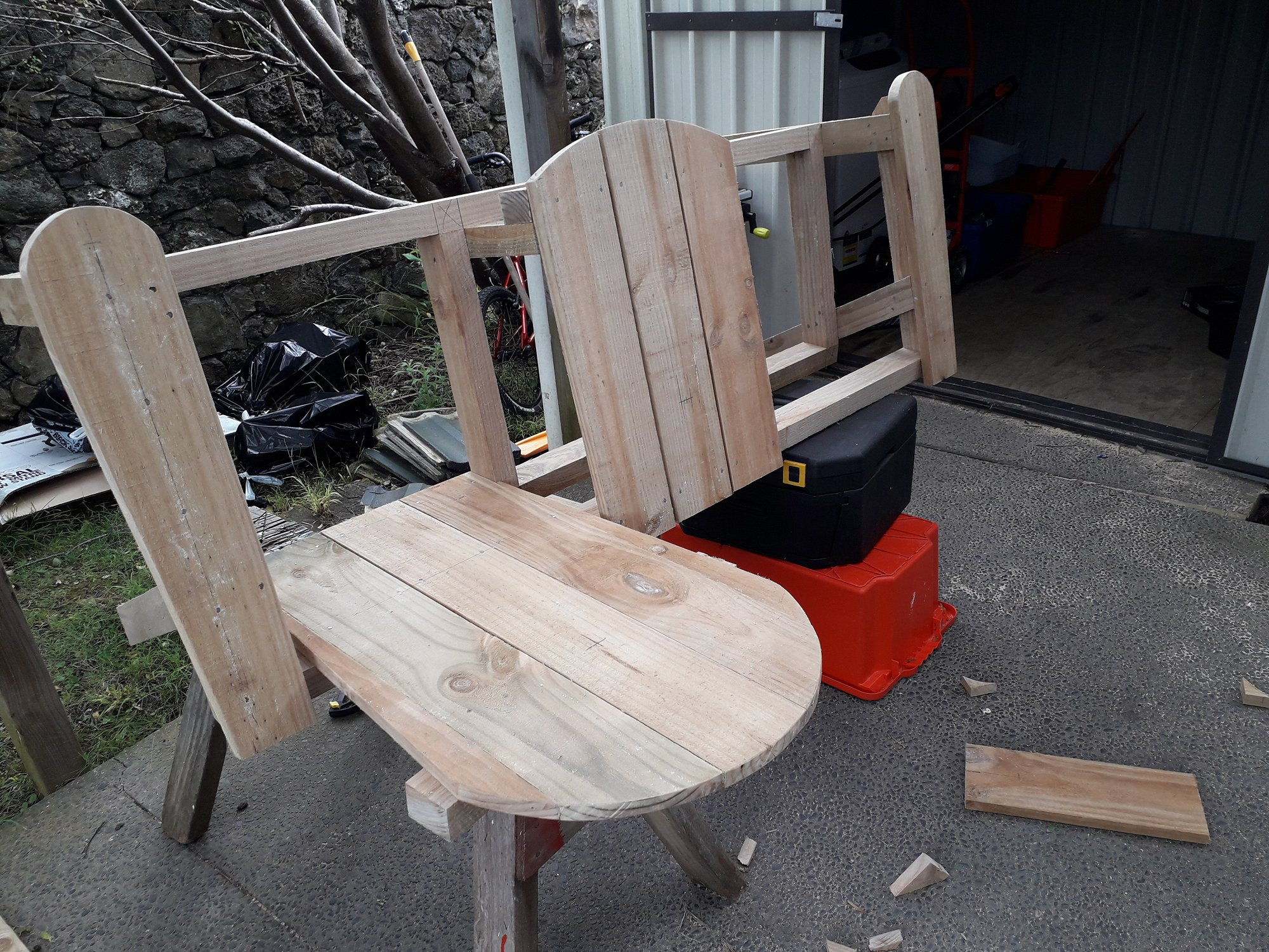 DIY Plans To Build A Jack And Jill Seat With A Center Table, 42 OFF