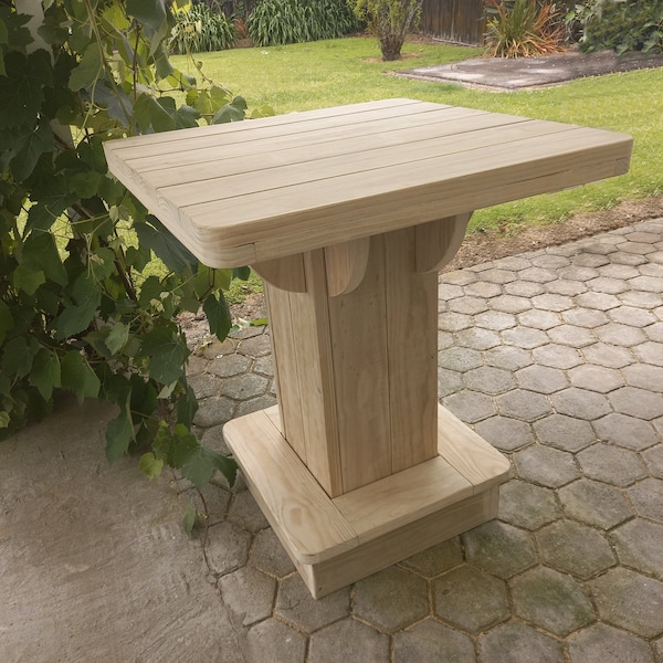 Build plans for a stylish wood bar leaner 33" (840mm) square. Outdoor pub bar table DIY Plans & Instructions by Les Kenny