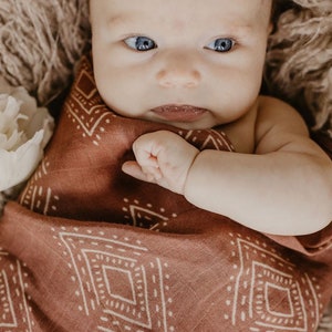 BABY MUSLIN SWADDLE, organic cotton baby swaddle, baby boy swaddle, baby girl swaddle, boho baby swaddle, hospital blanket, baby shower gift