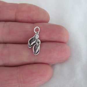 Solid Sterling Silver Flip flops Sandals small charm (Brand-new)
