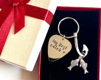 Personalisierte Geschenk Angeln Keychain Silber Kundenspezifisches Geschenk für Papa Vatertag Onkel Bruder Geschenk Angeln Kumpel Geschenk Haken Fisch Schlüssel