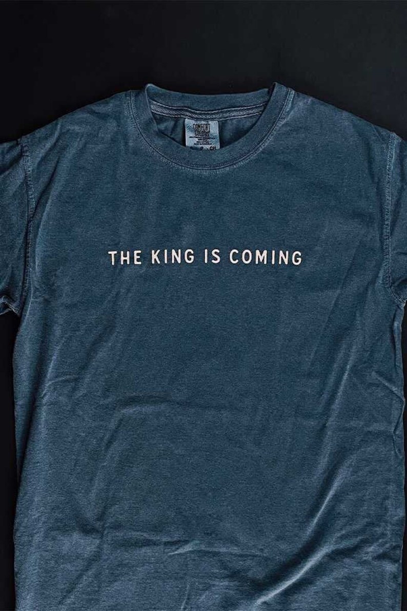 King is Coming T-Shirt - Christian Apparel - Jesus is King - Minimal Design - Faith Clothing - Christian T-Shirt 