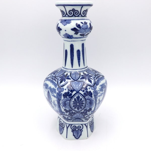 Vase octogonal en porcelaine de Delft blanche et bleue, motif floral, signé Deflt 2013