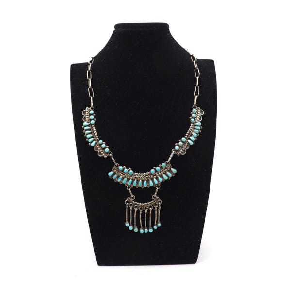Vintage Zuni Native American ketting met turkooizen en pompoenbloesemmotief, gemaakt van sterling zilver.