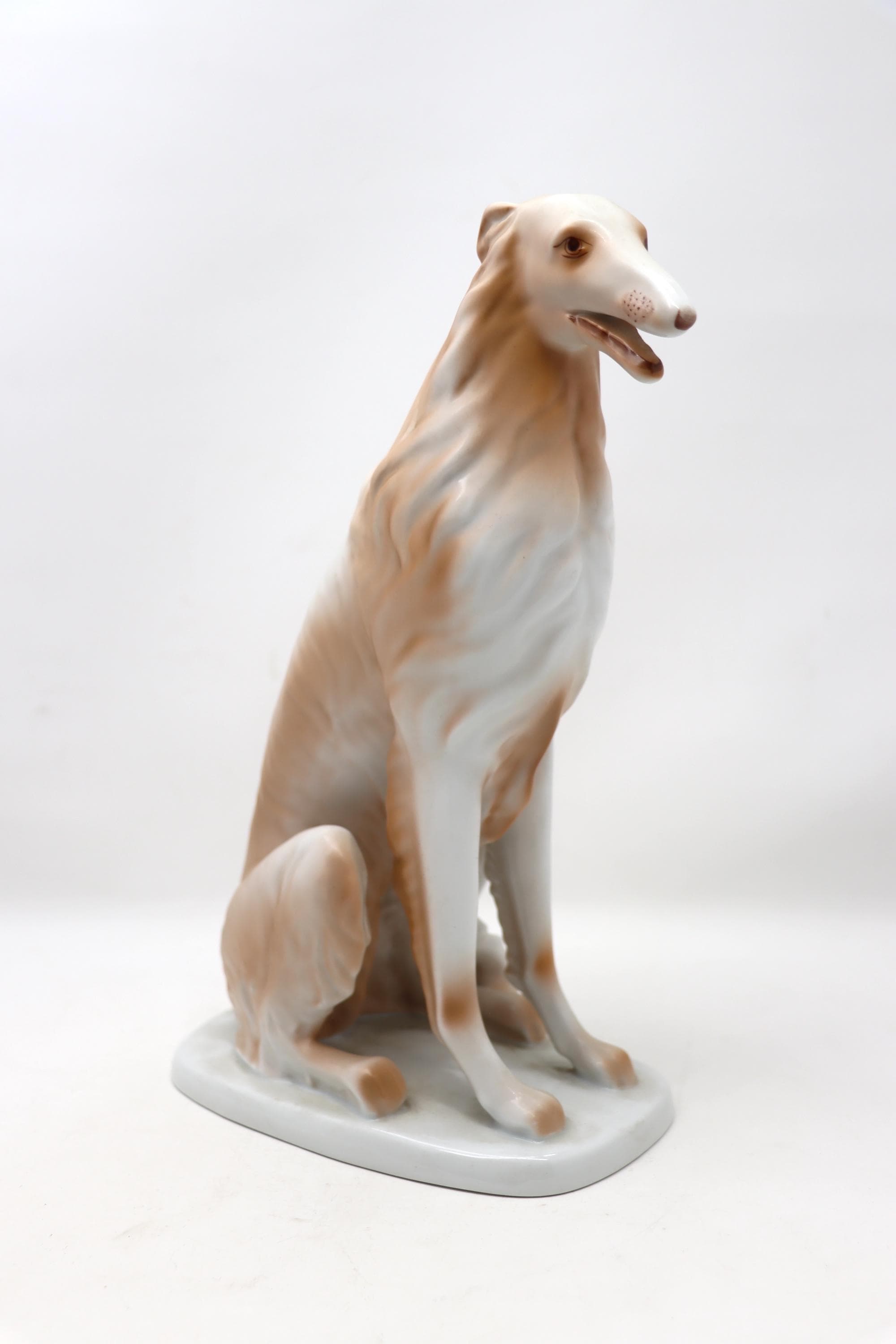 大型ボルゾイ像、ヴィンテージハンガリー製ホロハザ磁器製犬の置物