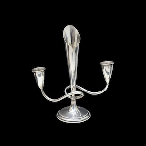 Mexikanische solide zweiarmige Sterling-Kerzenleuchter mit einer Knospenvase in der Mitte