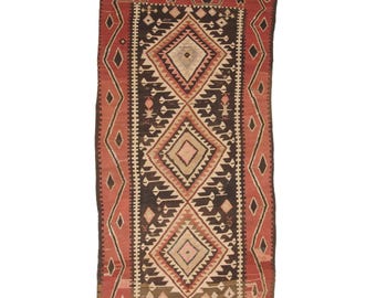 Handgeweven antieke Kaukasische kelim met geometrisch tribalontwerp, natuurlijke kleurstoffen en rustieke boho-charme
