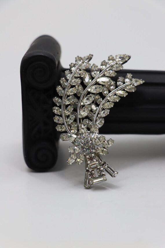 Vintage Sherman Rhinestone Leaf Brooch, Clear Cry… - image 1