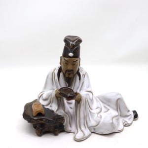 Statuetta cinese Shiwan vintage raffigurante uno studioso che mangia, realizzata da Rock Republic China