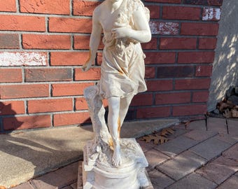 Estatua de figura femenina neoclásica vintage, decoración de jardín de yeso envejecido